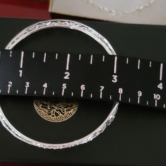 HOOP EARRINGS - Picture 8 of 12